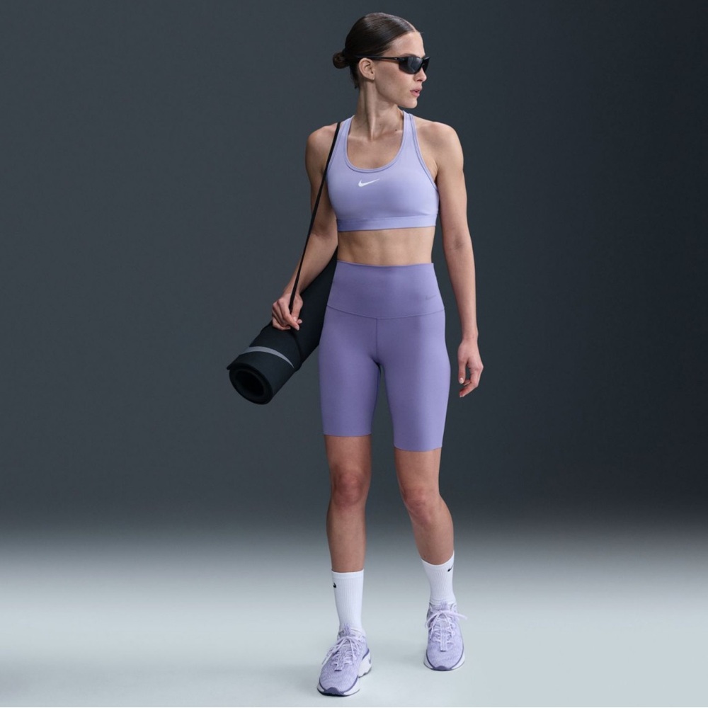 NWT Nike Women's Zenvy Gentle-Support High-Waisted 8" Biker Shorts. Size Small.